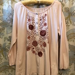 Garnet hill embroidered tee M like new